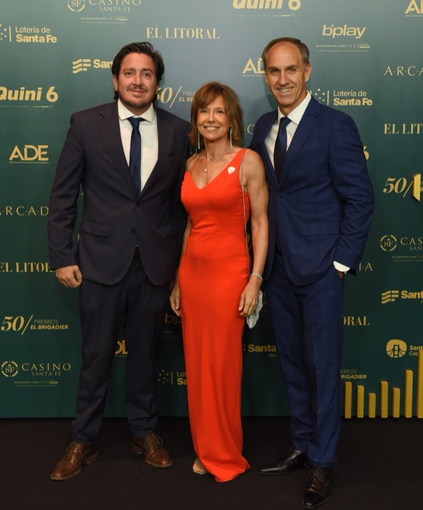 47 - Tomas Bournet, Caroline Hogner y Hugo Pedriel (Mc Donalds y Remax)